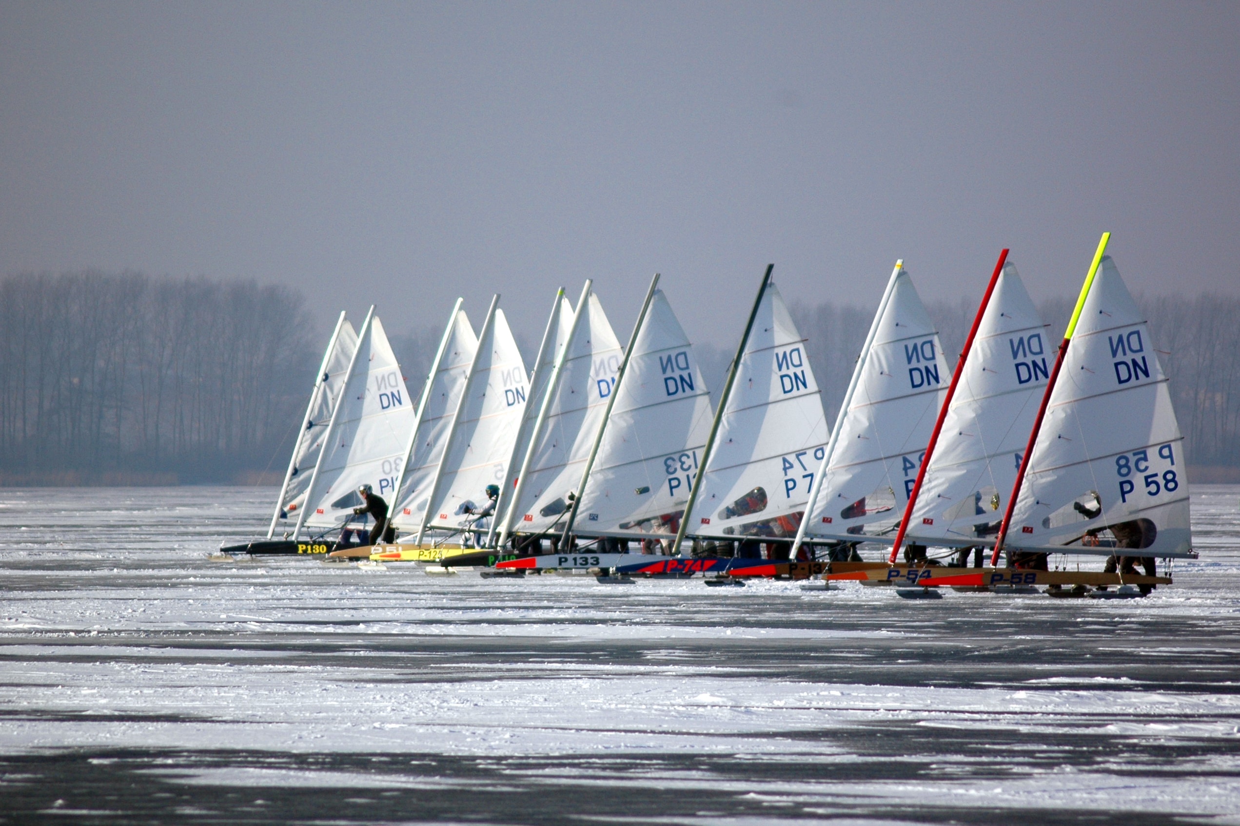 Iceboats line up to race.