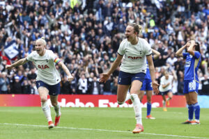 Martha Thomas and Bethany England roar in celebration and run towards the fans after Thomas' late winner
